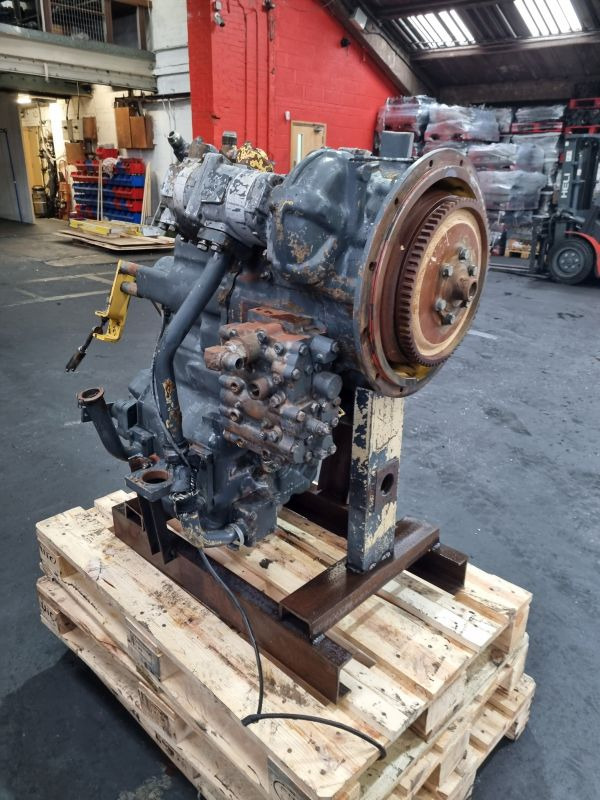 Komatsu WA320-3 Gearbox (Plant) - Käigukast - Ehitusmasinad: pilt 1 Komatsu WA320-3 Gearbox (Plant) - Käigukast - Ehitusmasinad: pilt 1