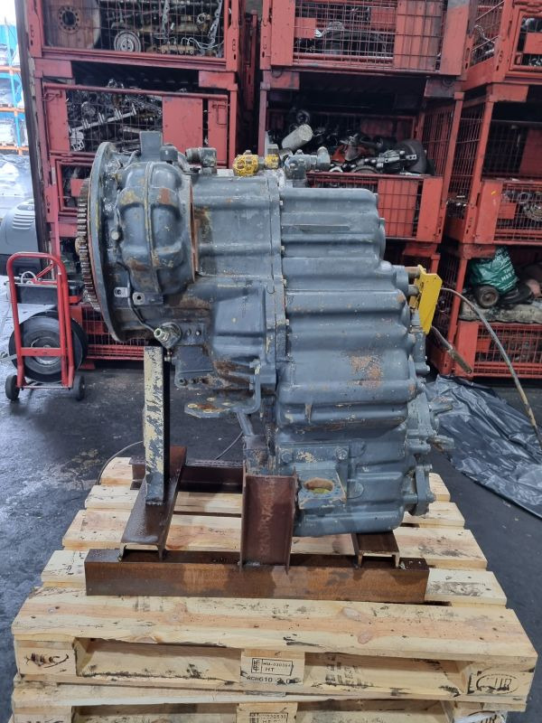 Komatsu WA320-3 Gearbox (Plant) - Käigukast - Ehitusmasinad: pilt 5 Komatsu WA320-3 Gearbox (Plant) - Käigukast - Ehitusmasinad: pilt 5