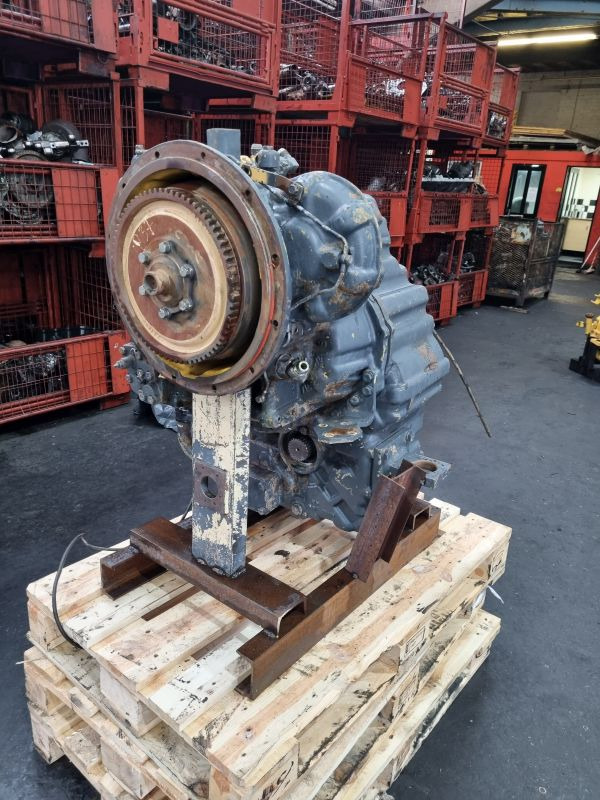 Komatsu WA320-3 Gearbox (Plant) - Käigukast - Ehitusmasinad: pilt 4 Komatsu WA320-3 Gearbox (Plant) - Käigukast - Ehitusmasinad: pilt 4