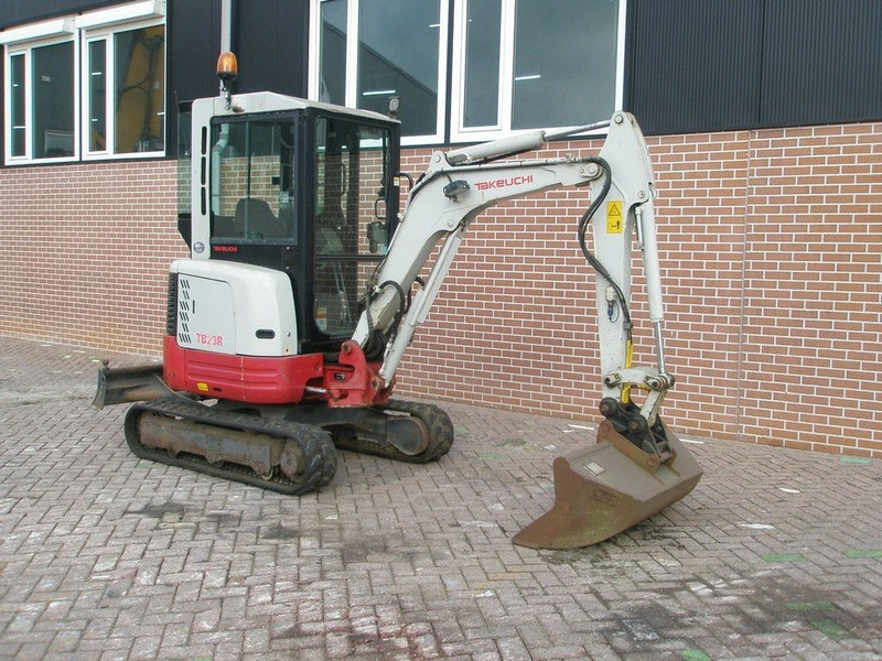 Takeuchi TB23R - Miniekskavaator: pilt 3 Takeuchi TB23R - Miniekskavaator: pilt 3