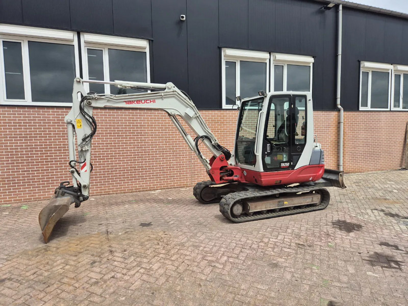Takeuchi TB250 - Miniekskavaator: pilt 1 Takeuchi TB250 - Miniekskavaator: pilt 1