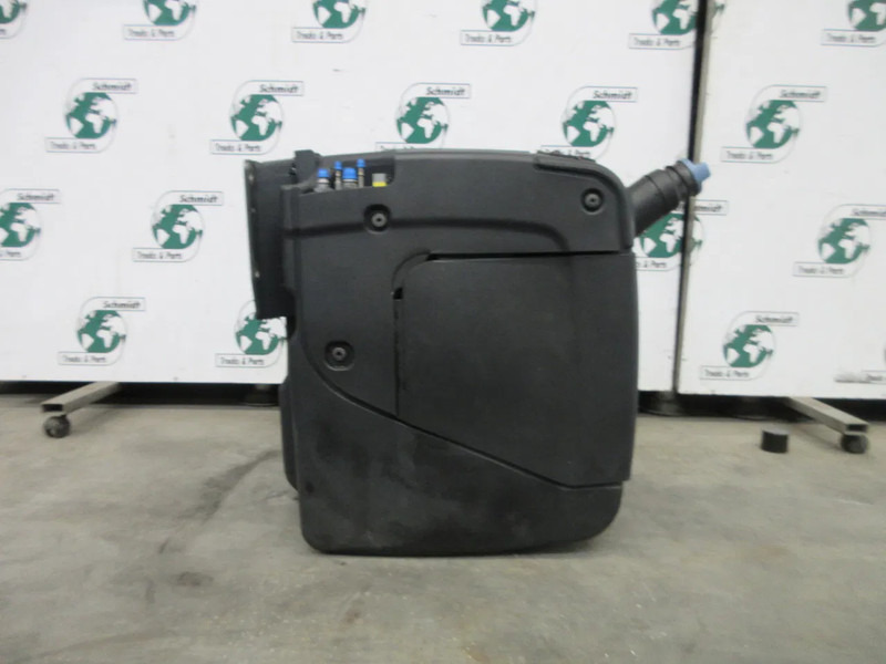 DAF 2303398 // 1928706 AD BLUE TANK 90 LITER DAF XF CF EURO 6 MODEL 2020 - Kütusepaak - Veoauto: pilt 2 DAF 2303398 // 1928706 AD BLUE TANK 90 LITER DAF XF CF EURO 6 MODEL 2020 - Kütusepaak - Veoauto: pilt 2