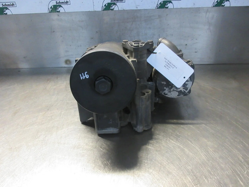 DAF XF450 2296261 OLIEMODULE EURO 6 - Õlijahuti - Veoauto: pilt 4 DAF XF450 2296261 OLIEMODULE EURO 6 - Õlijahuti - Veoauto: pilt 4