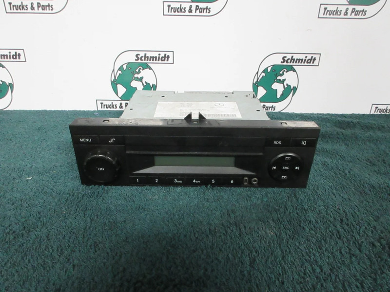 Mercedes-Benz A 000 446 74 62 RADIO MERCEDES 1851 EURO 6 - Elektrisüsteem - Veoauto: pilt 2 Mercedes-Benz A 000 446 74 62 RADIO MERCEDES 1851 EURO 6 - Elektrisüsteem - Veoauto: pilt 2