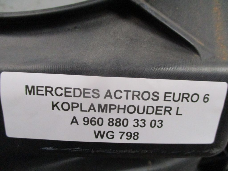 Mercedes-Benz A 960 880 33 03 Actros Mp4 Koplampdrager Links Nieuw en gebruikt! - Kabiin ja interjöör - Veoauto: pilt 4 Mercedes-Benz A 960 880 33 03 Actros Mp4 Koplampdrager Links Nieuw en gebruikt! - Kabiin ja interjöör - Veoauto: pilt 4