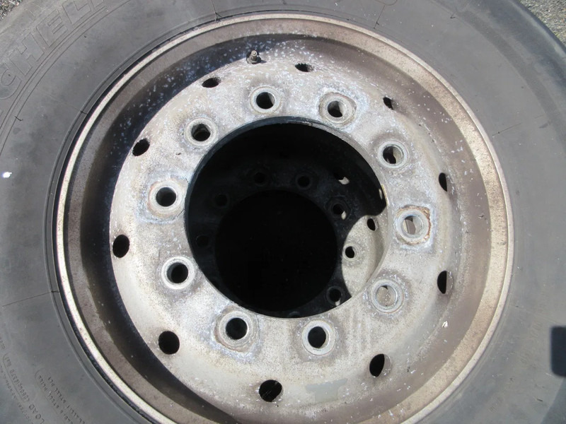 Michelin 385/65R 22.5 VOOR BANDEN M+S MET ALCOA WIELEN 50% PROFILE - Rehv - Veoauto: pilt 2 Michelin 385/65R 22.5 VOOR BANDEN M+S MET ALCOA WIELEN 50% PROFILE - Rehv - Veoauto: pilt 2