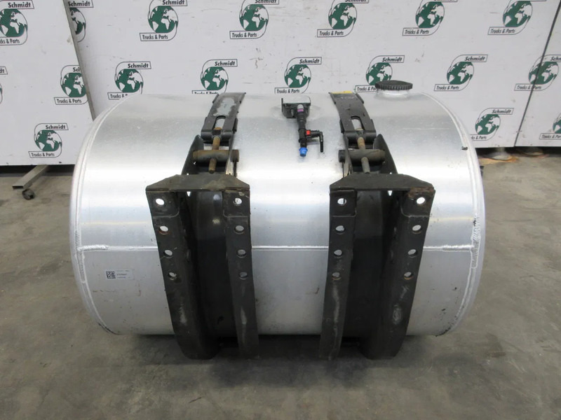 Volvo 21516447 // 20367137 // 20503505 DIESELTANK 405 LITER VOLVO FM EURO 6 - Kütusepaak - Veoauto: pilt 3 Volvo 21516447 // 20367137 // 20503505 DIESELTANK 405 LITER VOLVO FM EURO 6 - Kütusepaak - Veoauto: pilt 3