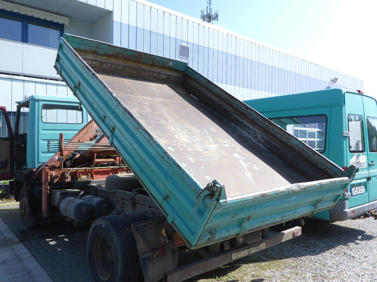 Mercedes-Benz 814 Kipper + Atlaskran AK30.1 + Nutzlast 2720KG - Tarbesõiduk kallur: pilt 1 Mercedes-Benz 814 Kipper + Atlaskran AK30.1 + Nutzlast 2720KG - Tarbesõiduk kallur: pilt 1