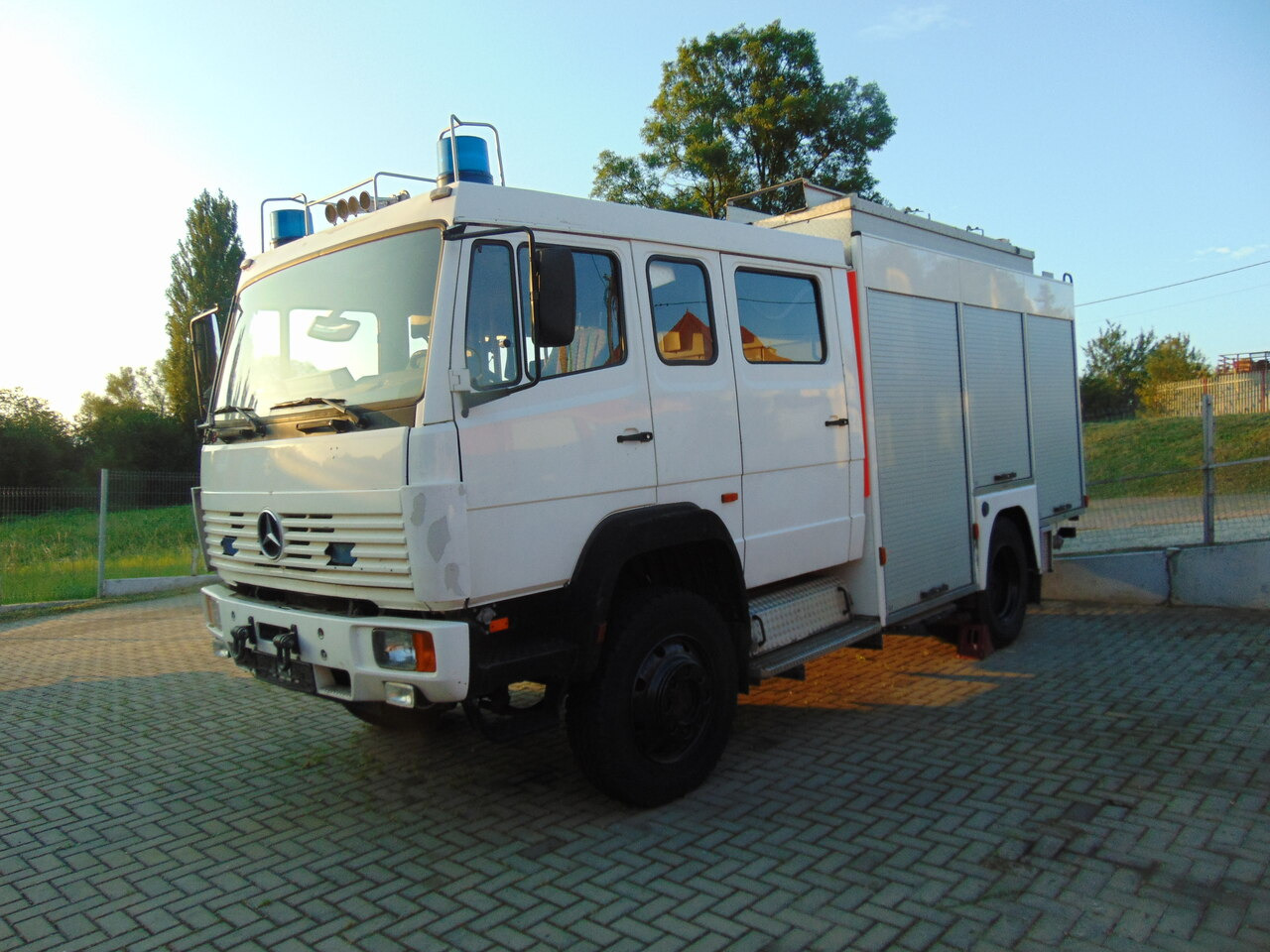 MERCEDES-BENZ 1124AF 4x4 MAGIRUS - Kommunaal-/ Erisõiduk: pilt 1 MERCEDES-BENZ 1124AF 4x4 MAGIRUS - Kommunaal-/ Erisõiduk: pilt 1