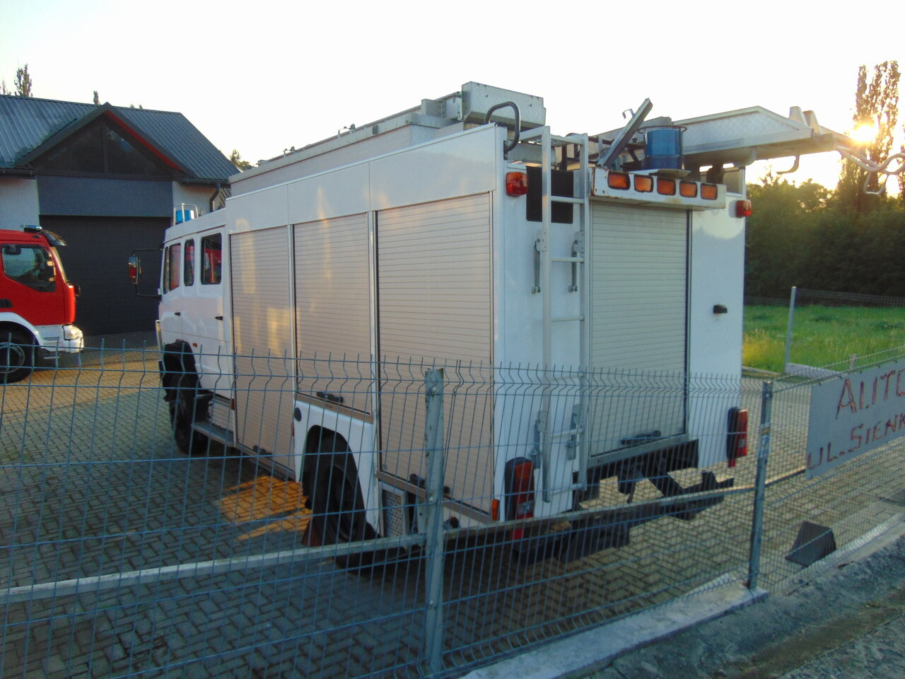 MERCEDES-BENZ 1124AF 4x4 MAGIRUS - Tuletõrjeauto: pilt 3 MERCEDES-BENZ 1124AF 4x4 MAGIRUS - Tuletõrjeauto: pilt 3