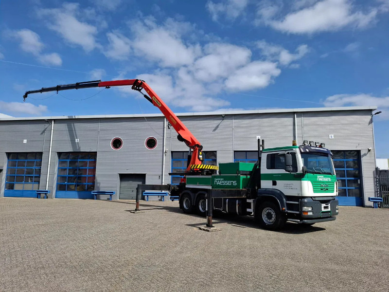 MAN TGA 33.410 / 6X4 / PALFINGER PK4000 1EL ROOFER CRANE / 25M / REMOTE / 2X BIG AXLE / 490677 KM / MANUAL / EURO-3 / 2005 - Kraanaga veoauto: pilt 5 MAN TGA 33.410 / 6X4 / PALFINGER PK4000 1EL ROOFER CRANE / 25M / REMOTE / 2X BIG AXLE / 490677 KM / MANUAL / EURO-3 / 2005 - Kraanaga veoauto: pilt 5