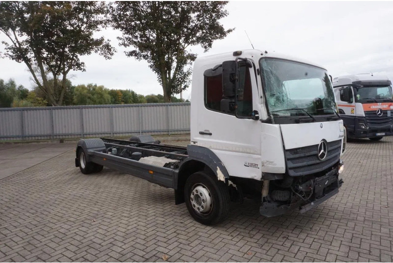Mercedes-Benz ATEGO 1221 / ENGINE RUNNING / ONLY:253095 KM / AUTOMATIC / EURO-6 / 2017 - Kabiinišassiiga veoauto: pilt 2 Mercedes-Benz ATEGO 1221 / ENGINE RUNNING / ONLY:253095 KM / AUTOMATIC / EURO-6 / 2017 - Kabiinišassiiga veoauto: pilt 2