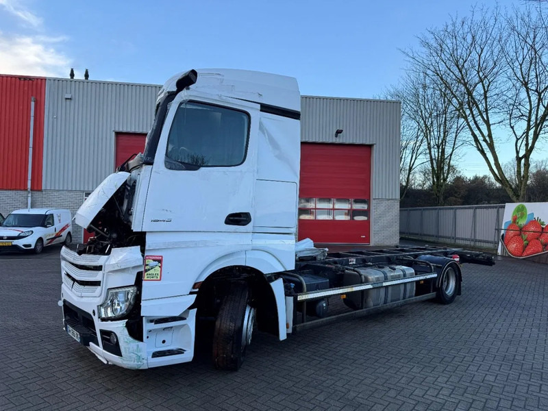 Mercedes-Benz Actros 1845 / ONLY:467007 KM / MIRRORCAM / FULL-AIR / AIRCO / AUTOMATIC / EURO-6 / 2022 - Kabiinišassiiga veoauto: pilt 1 Mercedes-Benz Actros 1845 / ONLY:467007 KM / MIRRORCAM / FULL-AIR / AIRCO / AUTOMATIC / EURO-6 / 2022 - Kabiinišassiiga veoauto: pilt 1