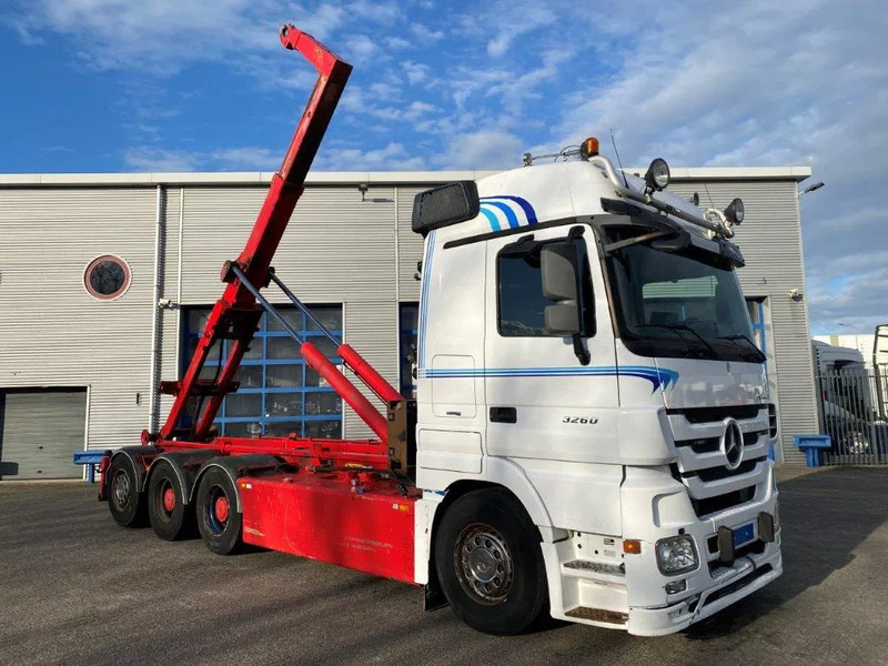 Mercedes-Benz Actros 3260 V8 / 15,9L / 8X4 / BIG AXLE / PALFINGER T26 HOOKLIFT / LIFT+LENKACHSE / FULL-AIR / AIRCO / AUTOMATIC / EURO-5 / 2013 - Konkstõstukiga veoauto: pilt 4 Mercedes-Benz Actros 3260 V8 / 15,9L / 8X4 / BIG AXLE / PALFINGER T26 HOOKLIFT / LIFT+LENKACHSE / FULL-AIR / AIRCO / AUTOMATIC / EURO-5 / 2013 - Konkstõstukiga veoauto: pilt 4