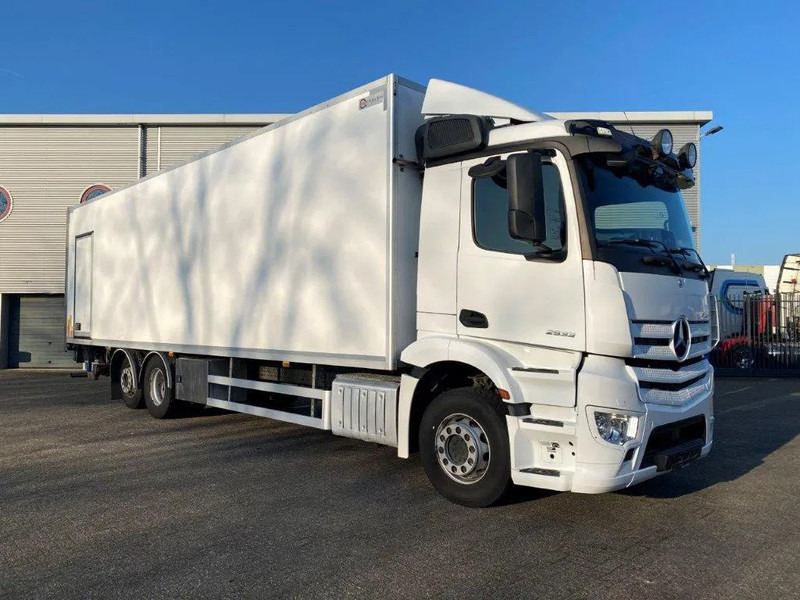 Mercedes-Benz Antos 2533 / LIFT AXLE / HEATED CLOSED BOX / PLATFORM 2000 KG / ONLY:506959 KM / SIDE DOOR / AUTOMATIC / EURO-6 / 2019 - Kasti veoauto: pilt 2 Mercedes-Benz Antos 2533 / LIFT AXLE / HEATED CLOSED BOX / PLATFORM 2000 KG / ONLY:506959 KM / SIDE DOOR / AUTOMATIC / EURO-6 / 2019 - Kasti veoauto: pilt 2