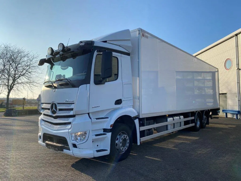 Mercedes-Benz Antos 2533 / LIFT AXLE / HEATED CLOSED BOX / PLATFORM 2000 KG / ONLY:506959 KM / SIDE DOOR / AUTOMATIC / EURO-6 / 2019 - Kasti veoauto: pilt 1 Mercedes-Benz Antos 2533 / LIFT AXLE / HEATED CLOSED BOX / PLATFORM 2000 KG / ONLY:506959 KM / SIDE DOOR / AUTOMATIC / EURO-6 / 2019 - Kasti veoauto: pilt 1