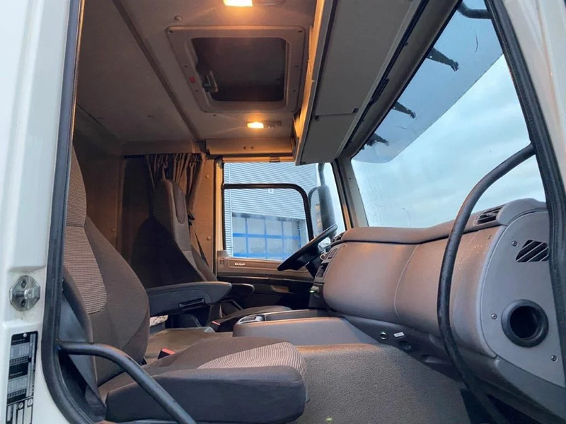 Sadulveok DAF CF370 / NICE CLEAN NL TRUCK / TYRES 80% / AUTOMATIC / EURO-6 / 2015: pilt 16