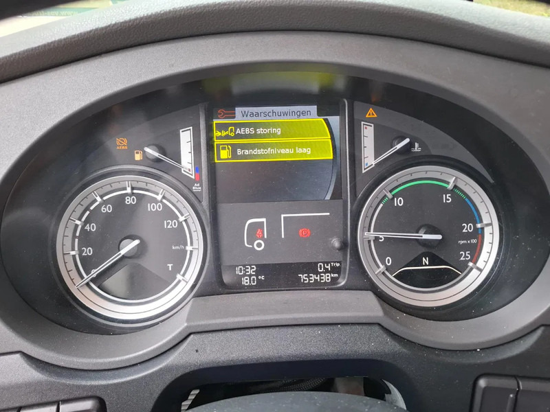 Sadulveok DAF XF106-460 / DEB / TUV:20-01-2026 / 753438 KM / FRIDGE / ACC / LWDS / GEN2 V2 TACHO / ALCOA / AUTOMATIC / EURO-6 / 2017: pilt 17 Sadulveok DAF XF106-460 / DEB / TUV:20-01-2026 / 753438 KM / FRIDGE / ACC / LWDS / GEN2 V2 TACHO / ALCOA / AUTOMATIC / EURO-6 / 2017: pilt 17