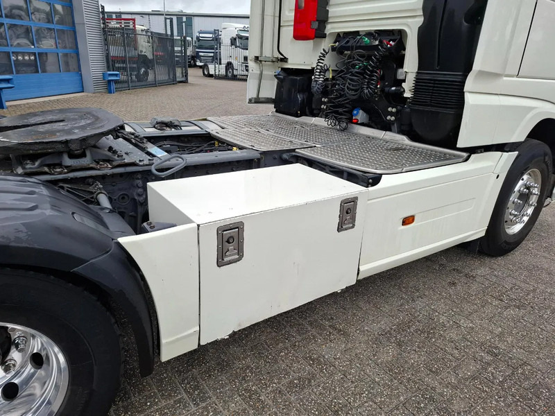 Sadulveok DAF XF106-460 / DEB / TUV:20-01-2026 / 753438 KM / FRIDGE / ACC / LWDS / GEN2 V2 TACHO / ALCOA / AUTOMATIC / EURO-6 / 2017: pilt 10 Sadulveok DAF XF106-460 / DEB / TUV:20-01-2026 / 753438 KM / FRIDGE / ACC / LWDS / GEN2 V2 TACHO / ALCOA / AUTOMATIC / EURO-6 / 2017: pilt 10