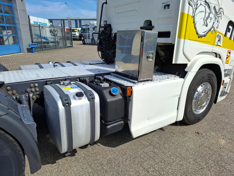 Sadulveok Scania NGS R650 V8 / 6X4 / RETARDER / 2X BIG AXLE / PARKCOOL / DOUBLE TANK / INLINER / FULL-AIR / ALCOA / LEATHER / NAVI / GEN2 V2 / EU: pilt 9 Sadulveok Scania NGS R650 V8 / 6X4 / RETARDER / 2X BIG AXLE / PARKCOOL / DOUBLE TANK / INLINER / FULL-AIR / ALCOA / LEATHER / NAVI / GEN2 V2 / EU: pilt 9