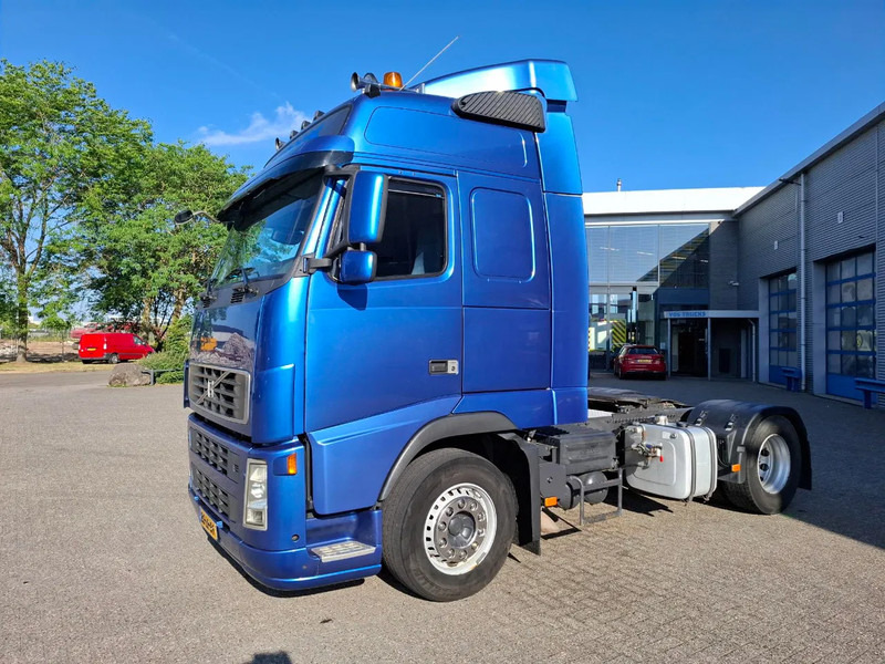 Volvo FH13-400 / HYDRAULICS / NL TRUCK / TUV:14-09-2025 / GLOBETROTTER / FRIGDE / AIRCO / AUTOMATIC / EURO-5 / 2006 - Sadulveok: pilt 1 Volvo FH13-400 / HYDRAULICS / NL TRUCK / TUV:14-09-2025 / GLOBETROTTER / FRIGDE / AIRCO / AUTOMATIC / EURO-5 / 2006 - Sadulveok: pilt 1