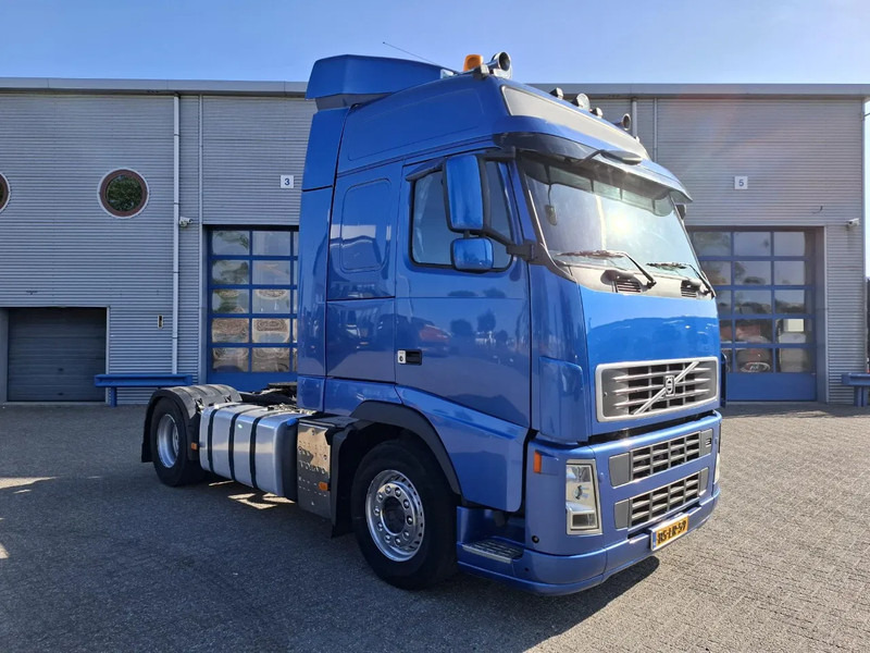 Volvo FH13-400 / HYDRAULICS / NL TRUCK / TUV:14-09-2025 / GLOBETROTTER / FRIGDE / AIRCO / AUTOMATIC / EURO-5 / 2006 - Sadulveok: pilt 2 Volvo FH13-400 / HYDRAULICS / NL TRUCK / TUV:14-09-2025 / GLOBETROTTER / FRIGDE / AIRCO / AUTOMATIC / EURO-5 / 2006 - Sadulveok: pilt 2