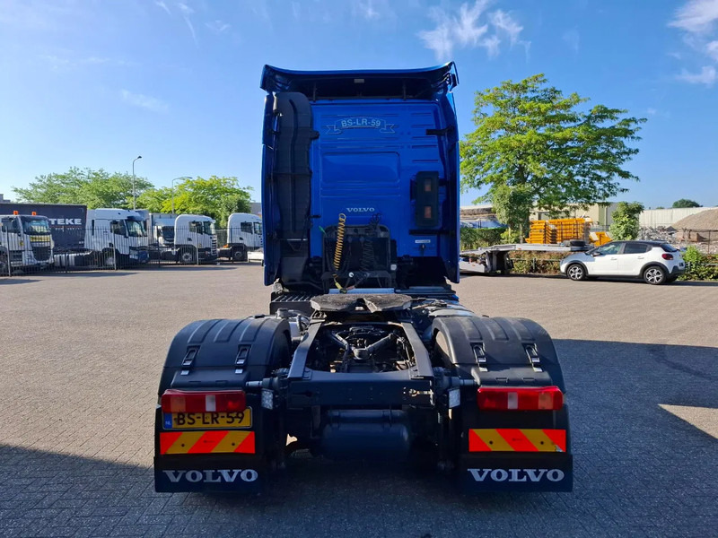 Volvo FH13-400 / HYDRAULICS / NL TRUCK / TUV:14-09-2025 / GLOBETROTTER / FRIGDE / AIRCO / AUTOMATIC / EURO-5 / 2006 - Sadulveok: pilt 4 Volvo FH13-400 / HYDRAULICS / NL TRUCK / TUV:14-09-2025 / GLOBETROTTER / FRIGDE / AIRCO / AUTOMATIC / EURO-5 / 2006 - Sadulveok: pilt 4