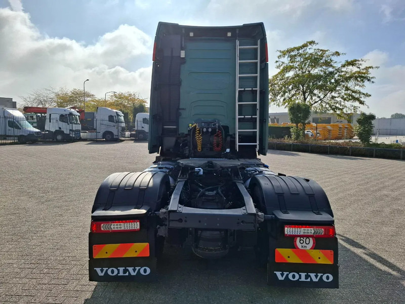 Volvo FH4-460 / VEB+ / DOUBLE TANK / FRIDGE / AIRCO / AUTOMATIC / EURO-6 / 2014 - Sadulveok: pilt 4 Volvo FH4-460 / VEB+ / DOUBLE TANK / FRIDGE / AIRCO / AUTOMATIC / EURO-6 / 2014 - Sadulveok: pilt 4