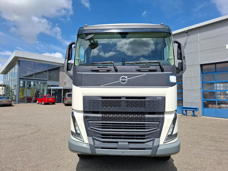 Volvo FH5-500 / 6X4 / RETARDER / HYDRAULICS / ONLY:46190 KM / BIG AXLE / 52 TON / VEB+ / ACC / LWDS / TOP CONDITION / AUTOMATIC / EURO - Sadulveok: pilt 5 Volvo FH5-500 / 6X4 / RETARDER / HYDRAULICS / ONLY:46190 KM / BIG AXLE / 52 TON / VEB+ / ACC / LWDS / TOP CONDITION / AUTOMATIC / EURO - Sadulveok: pilt 5