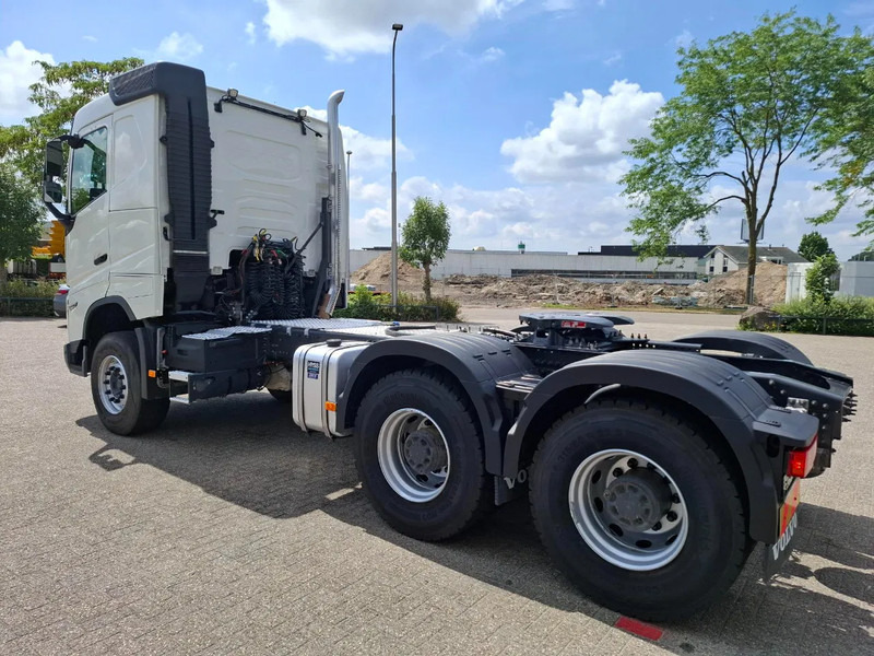 Volvo FH5-500 / 6X4 / RETARDER / HYDRAULICS / ONLY:46190 KM / BIG AXLE / 52 TON / VEB+ / ACC / LWDS / TOP CONDITION / AUTOMATIC / EURO - Sadulveok: pilt 3 Volvo FH5-500 / 6X4 / RETARDER / HYDRAULICS / ONLY:46190 KM / BIG AXLE / 52 TON / VEB+ / ACC / LWDS / TOP CONDITION / AUTOMATIC / EURO - Sadulveok: pilt 3