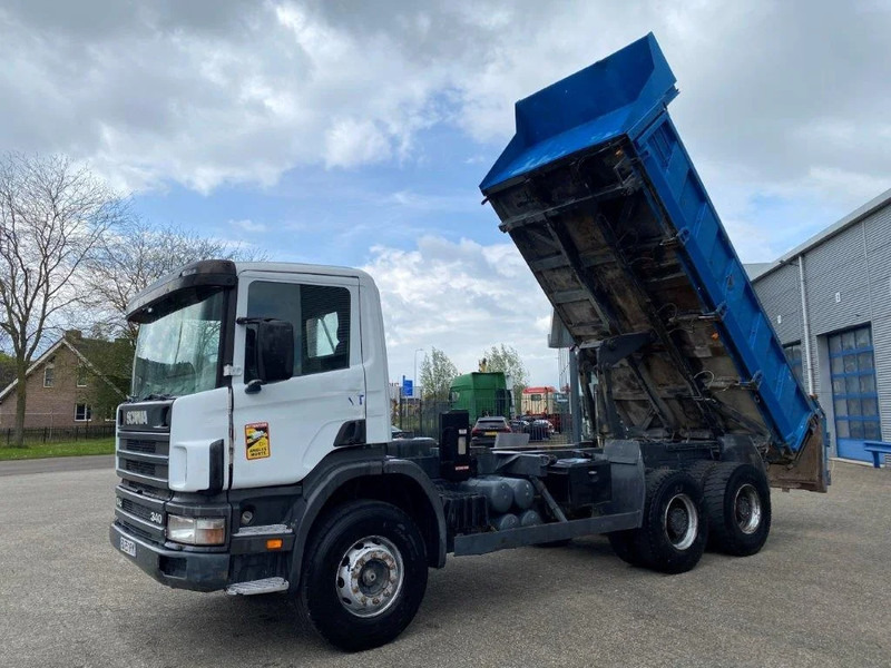 Scania 114-340 / 6X4 / 2 SIDE TIPPER / BIG AXLE / FULL-STEEL / DRUM BRAKES / MANUAL / 1999 - Kallurauto: pilt 2 Scania 114-340 / 6X4 / 2 SIDE TIPPER / BIG AXLE / FULL-STEEL / DRUM BRAKES / MANUAL / 1999 - Kallurauto: pilt 2