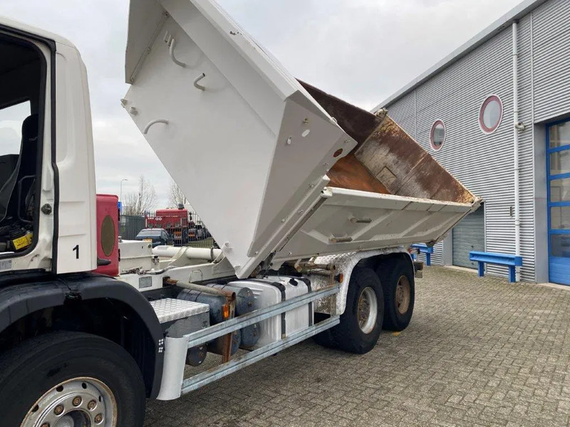 Scania 124-400 / 6X4 / RETARDER / BIG AXLE / FULL STEEL / 2SIDE TIPPER / OLD TACHO / AIRCO / MANUAL / EURO-2 / 2000 - Kallurauto: pilt 3 Scania 124-400 / 6X4 / RETARDER / BIG AXLE / FULL STEEL / 2SIDE TIPPER / OLD TACHO / AIRCO / MANUAL / EURO-2 / 2000 - Kallurauto: pilt 3