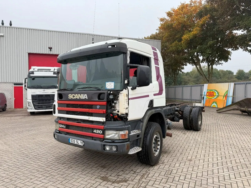 Scania 124-420 / ENGINE RUNNING / RETARDER / BIG AXLE / FULL-STEEL / ONLY: 540918 KM / OLD TACHO / AIRCO / MANUAL / EURO-3 / 2002 - Kabiinišassiiga veoauto: pilt 1 Scania 124-420 / ENGINE RUNNING / RETARDER / BIG AXLE / FULL-STEEL / ONLY: 540918 KM / OLD TACHO / AIRCO / MANUAL / EURO-3 / 2002 - Kabiinišassiiga veoauto: pilt 1