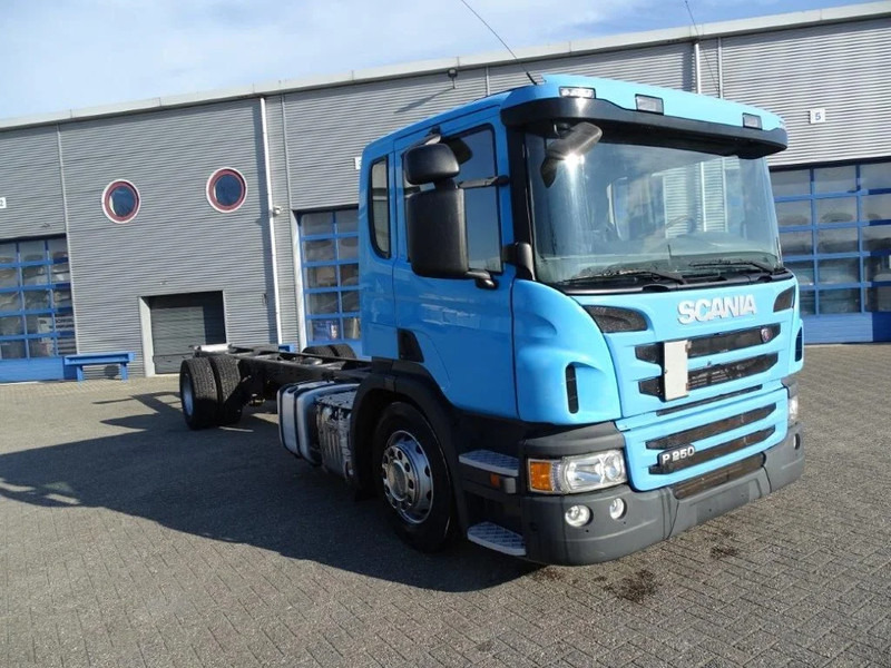 Scania P250 / AUTOMATIC / ONLY 155351 DKM / GOOD STATE / WB 5900 CM / FULL AIR / NAVI / EURO-6 / 2014 - Kabiinišassiiga veoauto: pilt 2 Scania P250 / AUTOMATIC / ONLY 155351 DKM / GOOD STATE / WB 5900 CM / FULL AIR / NAVI / EURO-6 / 2014 - Kabiinišassiiga veoauto: pilt 2