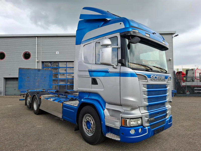 Scania R580 V8 / RETARDER / LIFT+LENKACHSE / FULL-AIR / PLATFORM 2000 KG / LEATHER / AIRCO / AUTOMATIC / EURO-6 / 2014 - Kabiinišassiiga veoauto: pilt 2 Scania R580 V8 / RETARDER / LIFT+LENKACHSE / FULL-AIR / PLATFORM 2000 KG / LEATHER / AIRCO / AUTOMATIC / EURO-6 / 2014 - Kabiinišassiiga veoauto: pilt 2