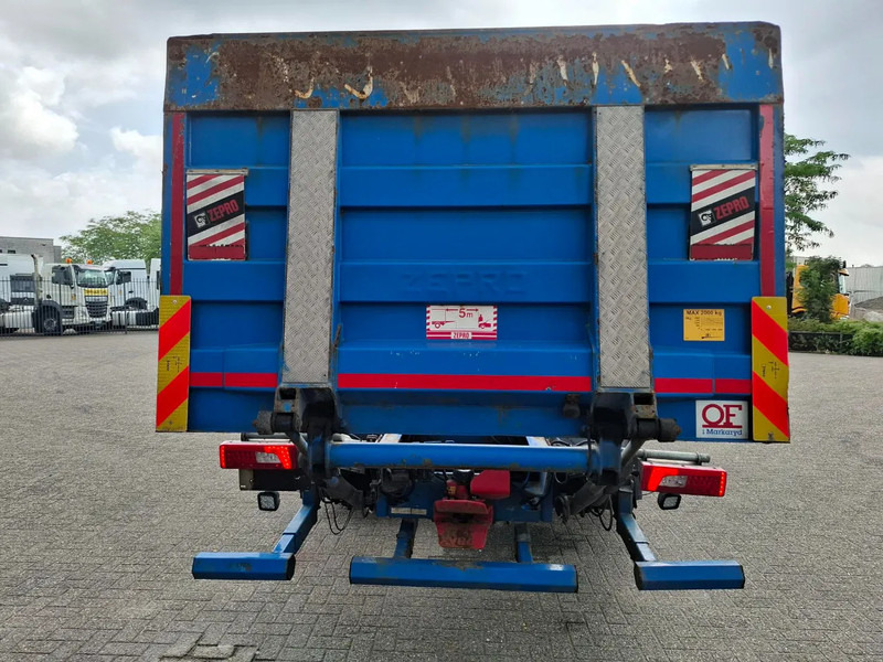 Scania R580 V8 / RETARDER / LIFT+LENKACHSE / FULL-AIR / PLATFORM 2000 KG / LEATHER / AIRCO / AUTOMATIC / EURO-6 / 2014 - Kabiinišassiiga veoauto: pilt 4 Scania R580 V8 / RETARDER / LIFT+LENKACHSE / FULL-AIR / PLATFORM 2000 KG / LEATHER / AIRCO / AUTOMATIC / EURO-6 / 2014 - Kabiinišassiiga veoauto: pilt 4