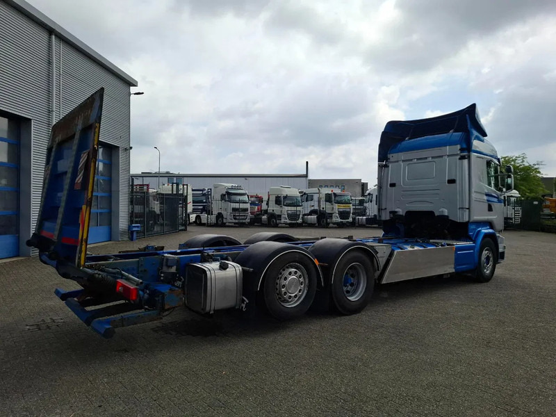 Scania R580 V8 / RETARDER / LIFT+LENKACHSE / FULL-AIR / PLATFORM 2000 KG / LEATHER / AIRCO / AUTOMATIC / EURO-6 / 2014 - Kabiinišassiiga veoauto: pilt 5 Scania R580 V8 / RETARDER / LIFT+LENKACHSE / FULL-AIR / PLATFORM 2000 KG / LEATHER / AIRCO / AUTOMATIC / EURO-6 / 2014 - Kabiinišassiiga veoauto: pilt 5