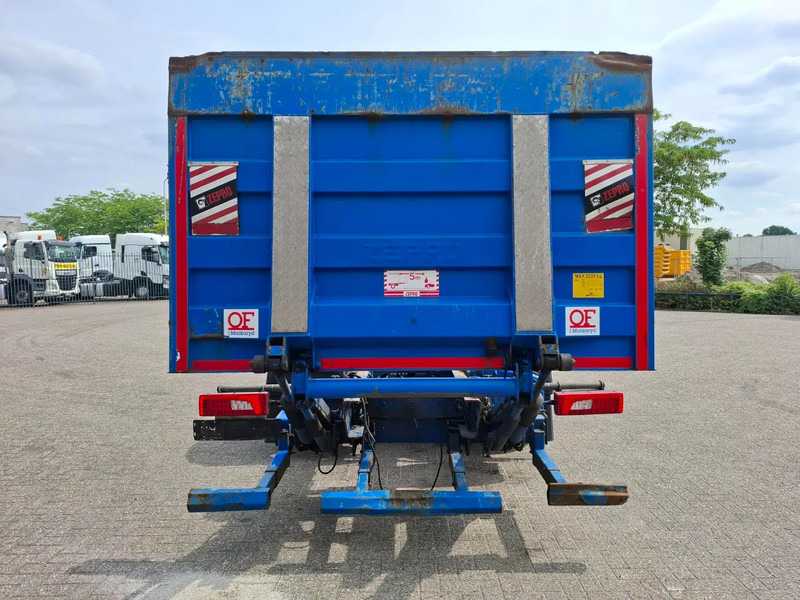 Scania R580 V8 / RETARDER / LIFT+LENKACHSE / FULL-AIR / PLATFORM 2000 KG / LEATHER / AIRCO / AUTOMATIC / EURO-6 / 2015 - Kabiinišassiiga veoauto: pilt 4 Scania R580 V8 / RETARDER / LIFT+LENKACHSE / FULL-AIR / PLATFORM 2000 KG / LEATHER / AIRCO / AUTOMATIC / EURO-6 / 2015 - Kabiinišassiiga veoauto: pilt 4