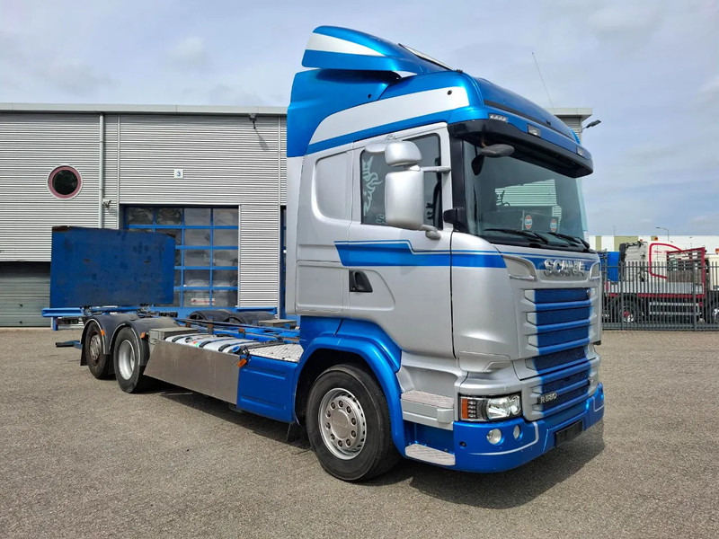 Scania R580 V8 / RETARDER / LIFT+LENKACHSE / FULL-AIR / PLATFORM 2000 KG / LEATHER / AIRCO / AUTOMATIC / EURO-6 / 2015 - Kabiinišassiiga veoauto: pilt 2 Scania R580 V8 / RETARDER / LIFT+LENKACHSE / FULL-AIR / PLATFORM 2000 KG / LEATHER / AIRCO / AUTOMATIC / EURO-6 / 2015 - Kabiinišassiiga veoauto: pilt 2
