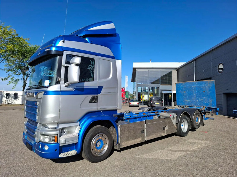 Scania R580 V8 / RETARDER / LIFT+LENKACHSE / FULL-AIR / PLATFORM 2000 KG / LEATHER / AIRCO / AUTOMATIC / EURO-6 / 2015 - Kabiinišassiiga veoauto: pilt 1 Scania R580 V8 / RETARDER / LIFT+LENKACHSE / FULL-AIR / PLATFORM 2000 KG / LEATHER / AIRCO / AUTOMATIC / EURO-6 / 2015 - Kabiinišassiiga veoauto: pilt 1