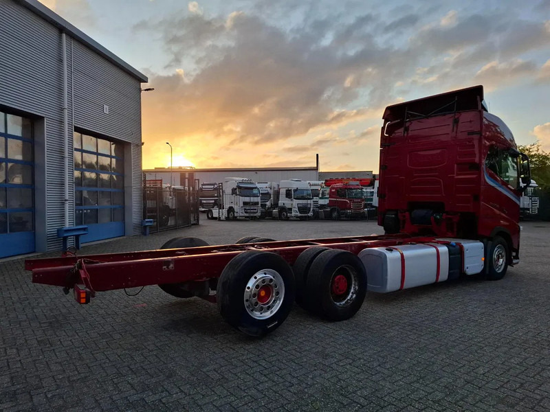 Volvo FH16-750 / BIG AXLE / VEB+ / ONLY:679711 KM / DYNAMIC STEERING / NAVI / LWDS / FULL-AIR / AUTOMATIC / EURO-6 / 2018 - Kabiinišassiiga veoauto: pilt 5 Volvo FH16-750 / BIG AXLE / VEB+ / ONLY:679711 KM / DYNAMIC STEERING / NAVI / LWDS / FULL-AIR / AUTOMATIC / EURO-6 / 2018 - Kabiinišassiiga veoauto: pilt 5