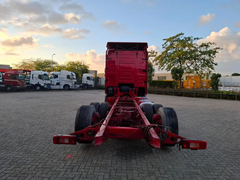 Volvo FH16-750 / BIG AXLE / VEB+ / ONLY:679711 KM / DYNAMIC STEERING / NAVI / LWDS / FULL-AIR / AUTOMATIC / EURO-6 / 2018 - Kabiinišassiiga veoauto: pilt 4 Volvo FH16-750 / BIG AXLE / VEB+ / ONLY:679711 KM / DYNAMIC STEERING / NAVI / LWDS / FULL-AIR / AUTOMATIC / EURO-6 / 2018 - Kabiinišassiiga veoauto: pilt 4