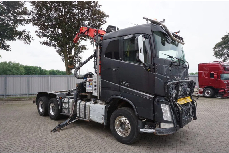 Volvo FH16-750 / ENGINE RUNNING / 6x4 / RETARDER / BIG AXLE / VEB+ / PALFINGER FD250 / EURO-6 / 2016 - Metsaveok, Kraanaga veoauto: pilt 4 Volvo FH16-750 / ENGINE RUNNING / 6x4 / RETARDER / BIG AXLE / VEB+ / PALFINGER FD250 / EURO-6 / 2016 - Metsaveok, Kraanaga veoauto: pilt 4