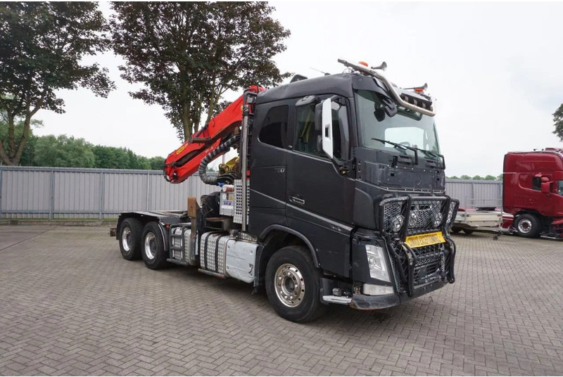 Volvo FH16-750 / ENGINE RUNNING / 6x4 / RETARDER / BIG AXLE / VEB+ / PALFINGER FD250 / EURO-6 / 2016 - Metsaveok, Kraanaga veoauto: pilt 3 Volvo FH16-750 / ENGINE RUNNING / 6x4 / RETARDER / BIG AXLE / VEB+ / PALFINGER FD250 / EURO-6 / 2016 - Metsaveok, Kraanaga veoauto: pilt 3