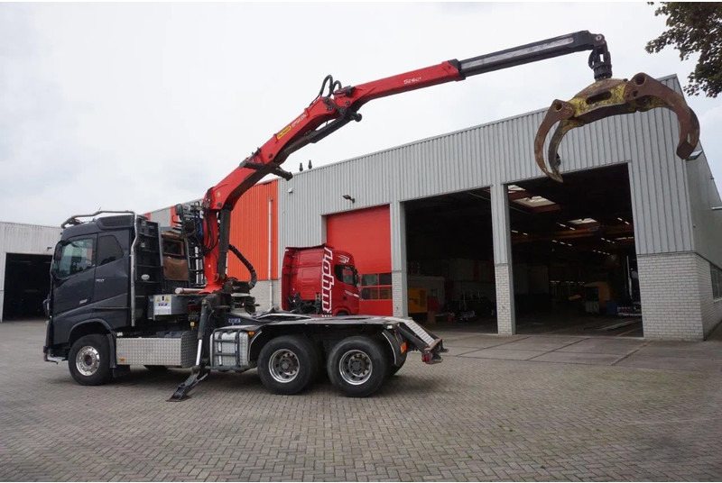 Volvo FH16-750 / ENGINE RUNNING / 6x4 / RETARDER / BIG AXLE / VEB+ / PALFINGER FD250 / EURO-6 / 2016 - Metsaveok, Kraanaga veoauto: pilt 5 Volvo FH16-750 / ENGINE RUNNING / 6x4 / RETARDER / BIG AXLE / VEB+ / PALFINGER FD250 / EURO-6 / 2016 - Metsaveok, Kraanaga veoauto: pilt 5