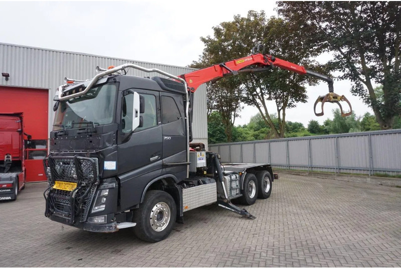 Volvo FH16-750 / ENGINE RUNNING / 6x4 / RETARDER / BIG AXLE / VEB+ / PALFINGER FD250 / EURO-6 / 2016 - Metsaveok, Kraanaga veoauto: pilt 1 Volvo FH16-750 / ENGINE RUNNING / 6x4 / RETARDER / BIG AXLE / VEB+ / PALFINGER FD250 / EURO-6 / 2016 - Metsaveok, Kraanaga veoauto: pilt 1