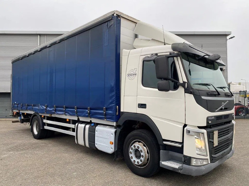 Volvo FM11-330 / LOW KM'S:472120 KM / LWDS / FULL-AIR / NAVI / CURTAIN SAILS / PLATFORM 2500KG / AUTOMATIC / EURO-6 / 2016 - Tent veoauto: pilt 2 Volvo FM11-330 / LOW KM'S:472120 KM / LWDS / FULL-AIR / NAVI / CURTAIN SAILS / PLATFORM 2500KG / AUTOMATIC / EURO-6 / 2016 - Tent veoauto: pilt 2