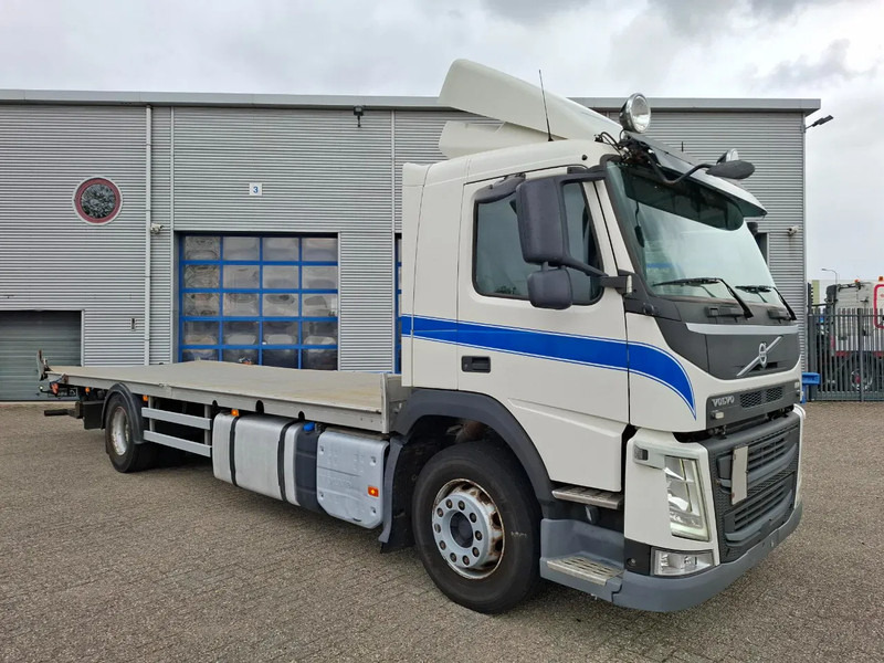 Volvo FM11-330 / ONLY:376356 KM / NAVI / FULL-AIR / LWDS / AIRCO / AUTOMATIC / EURO-6 / 2016 - Kabiinišassiiga veoauto: pilt 2 Volvo FM11-330 / ONLY:376356 KM / NAVI / FULL-AIR / LWDS / AIRCO / AUTOMATIC / EURO-6 / 2016 - Kabiinišassiiga veoauto: pilt 2
