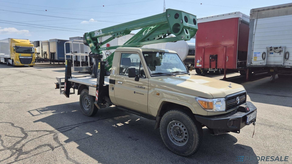 TOYOTA LAND CRUISER 79 montážní plošina - Veoautolt tõusev platvorm: pilt 1 TOYOTA LAND CRUISER 79 montážní plošina - Veoautolt tõusev platvorm: pilt 1