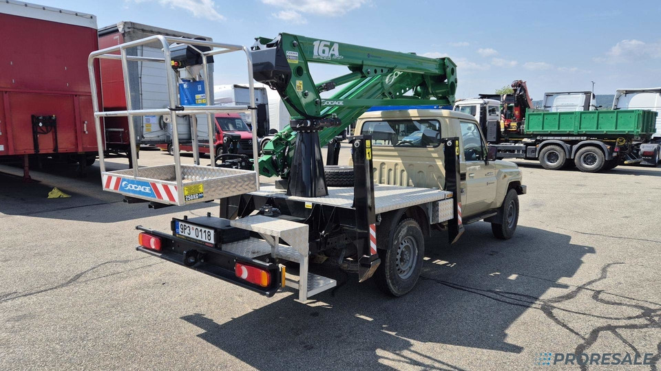 TOYOTA LAND CRUISER 79 montážní plošina - Veoautolt tõusev platvorm: pilt 4 TOYOTA LAND CRUISER 79 montážní plošina - Veoautolt tõusev platvorm: pilt 4